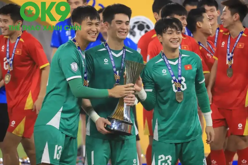 Cao Văn Bình (phải) có thể cạnh tranh với Trung Kiên (giữa)